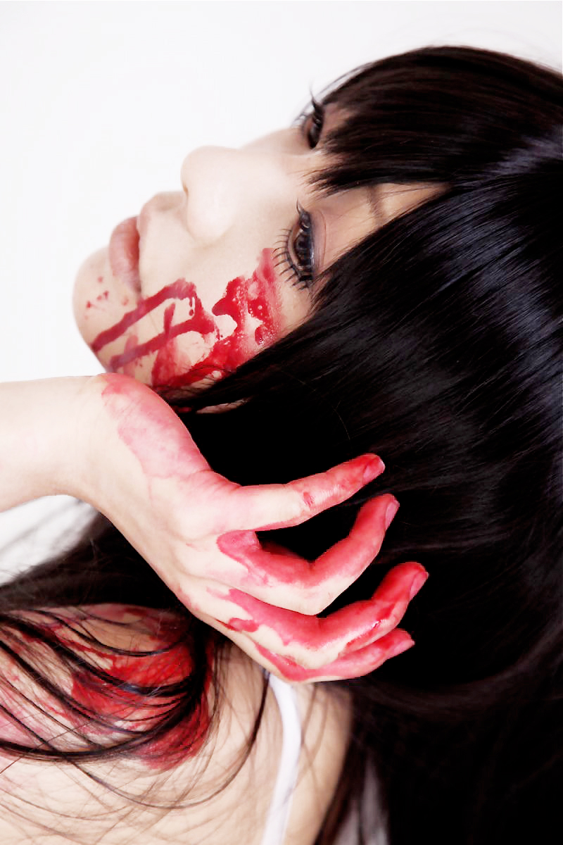 Illustration for article titled The Beautiful (and Bloody) Cosplay of Saki Hanamura